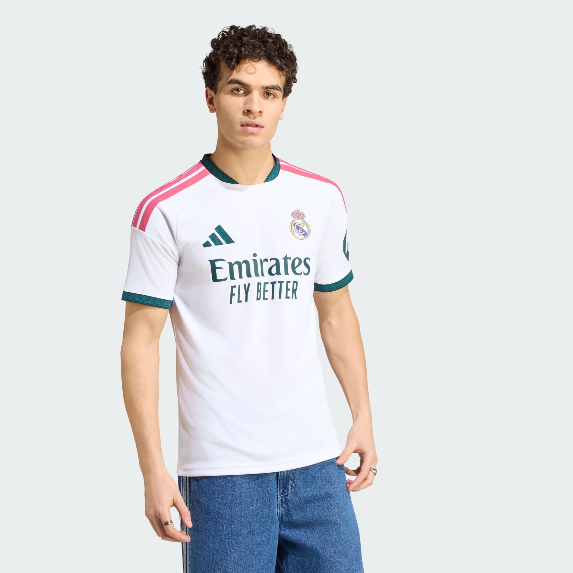 Camisa de futebol torcedor estendida mostrando o caimento